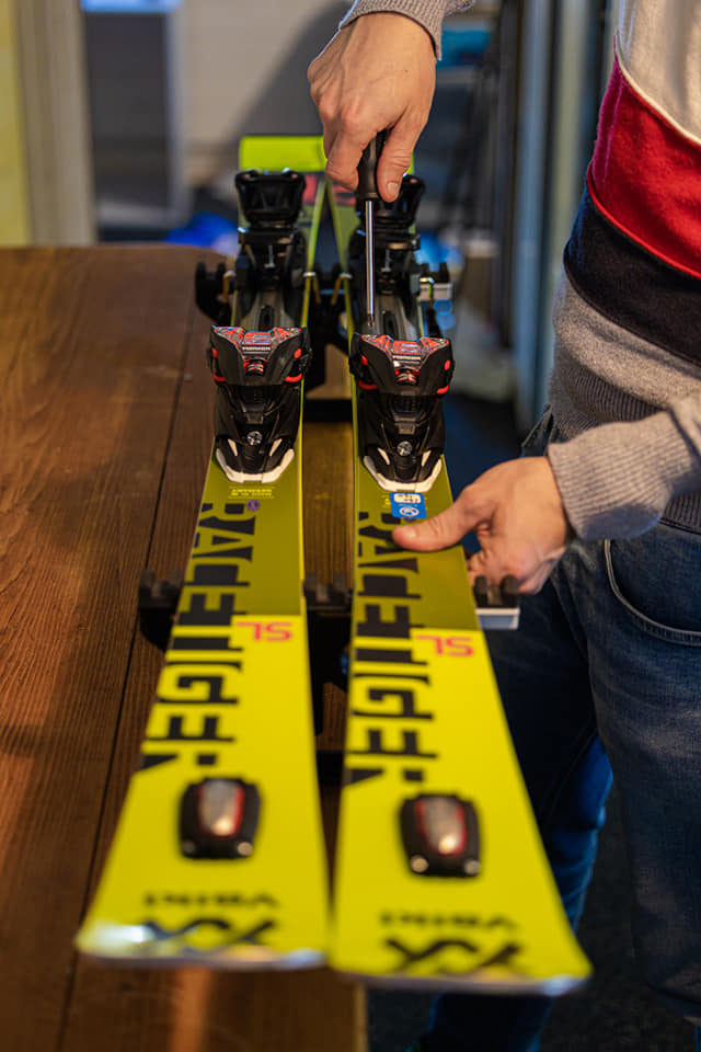 Regolazione degli attacchi nello Ski Service